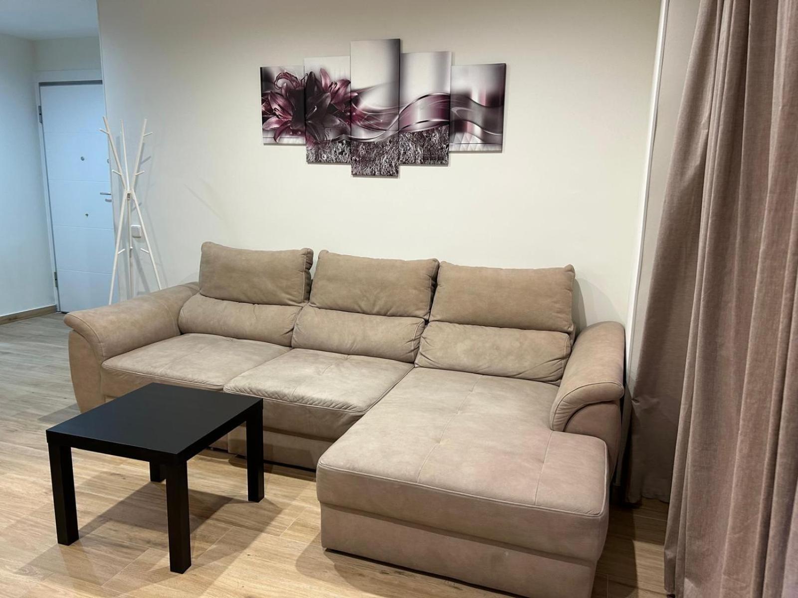 Centro Historico Parking Apartment อัลกาลาเดเอนาเรส ภายนอก รูปภาพ