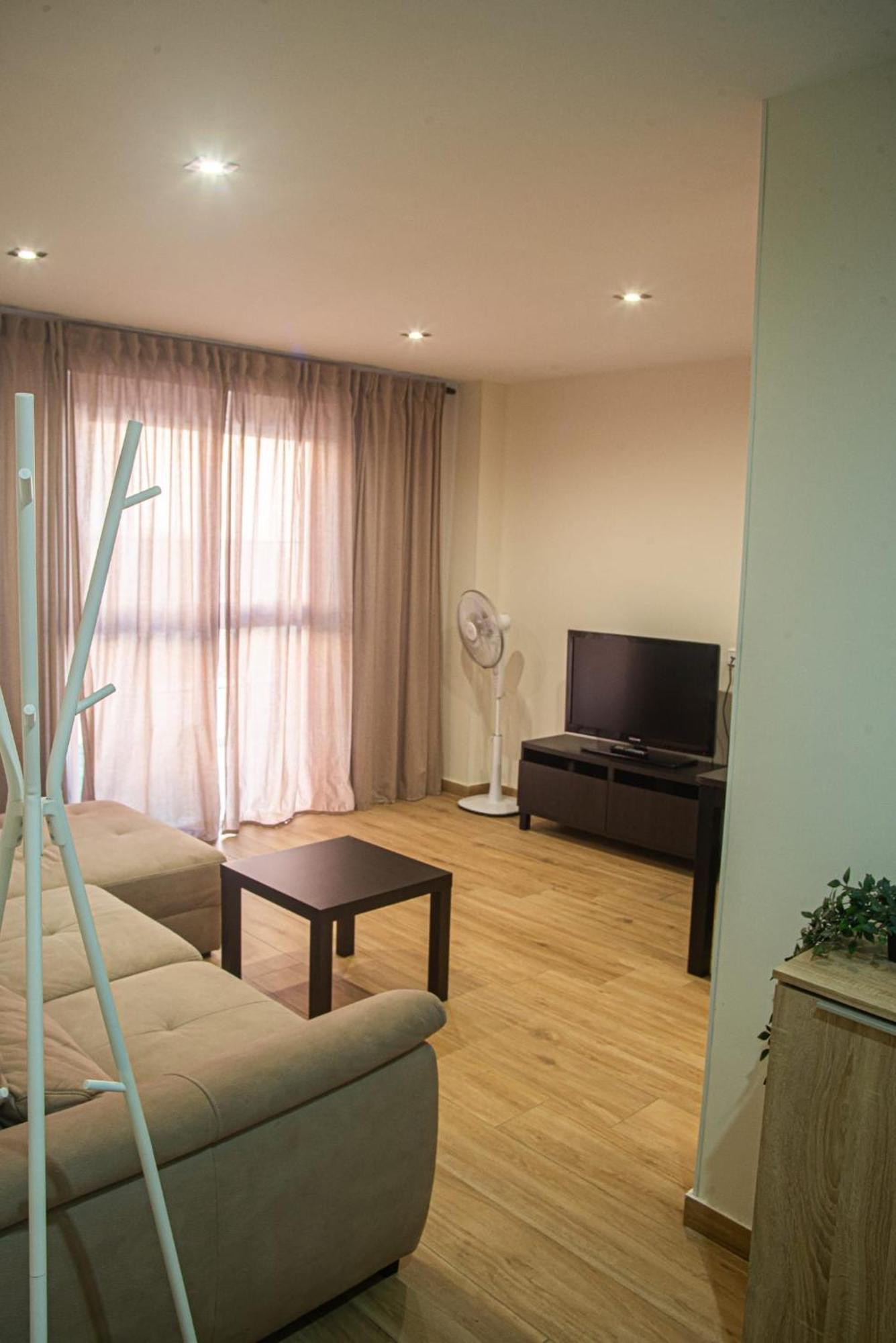 Centro Historico Parking Apartment อัลกาลาเดเอนาเรส ภายนอก รูปภาพ