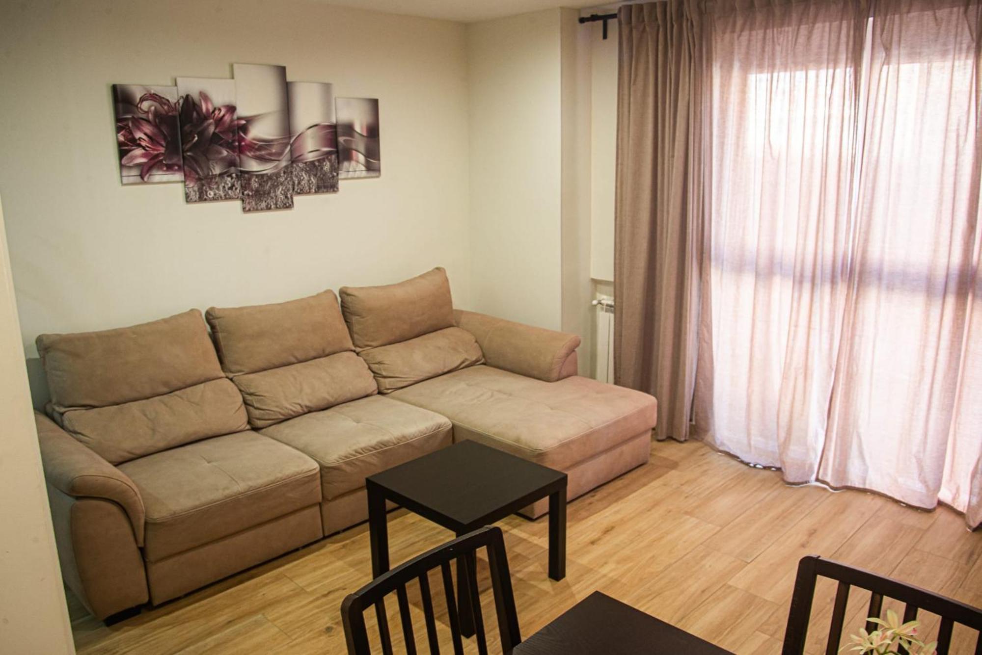 Centro Historico Parking Apartment อัลกาลาเดเอนาเรส ภายนอก รูปภาพ