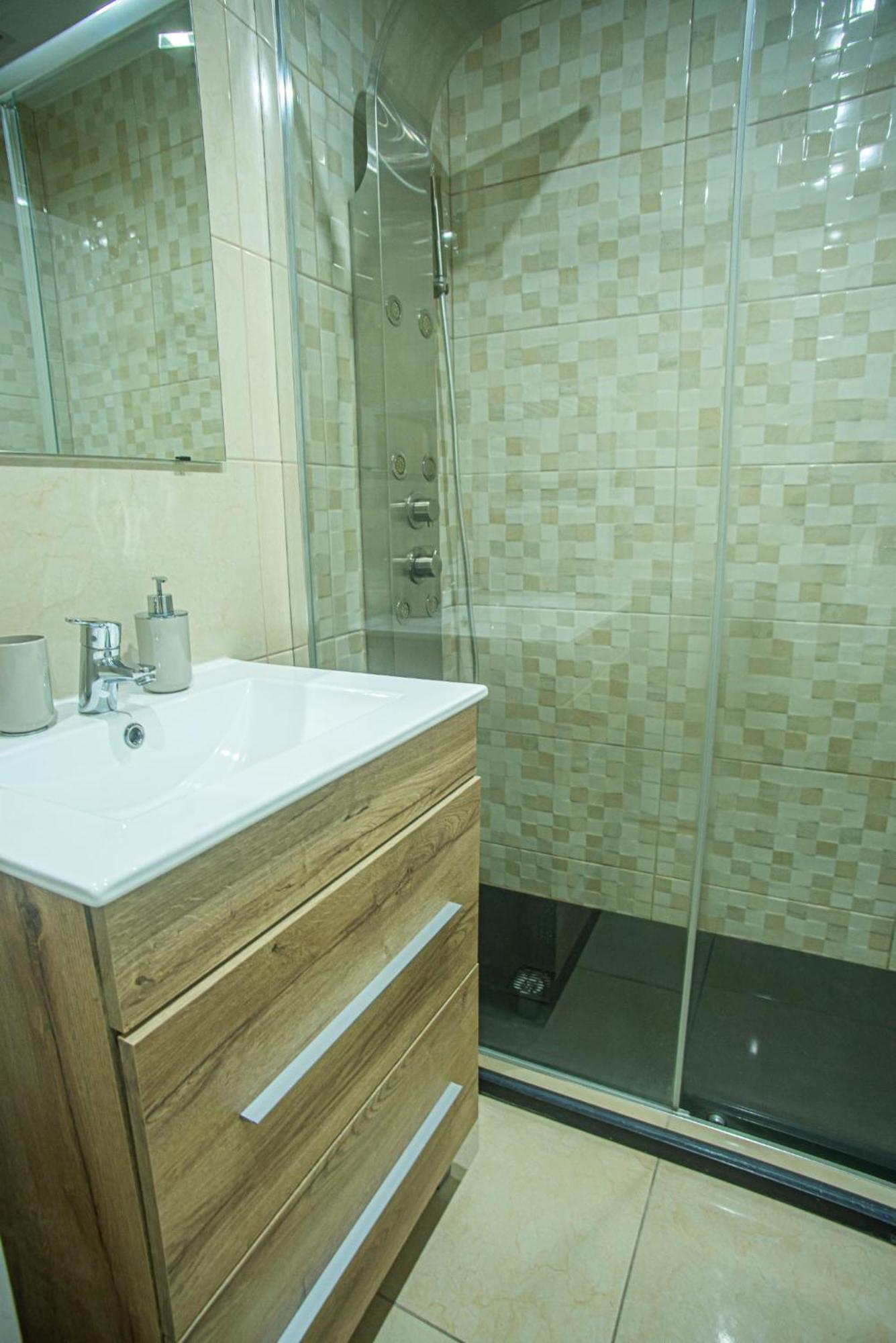 Centro Historico Parking Apartment อัลกาลาเดเอนาเรส ภายนอก รูปภาพ